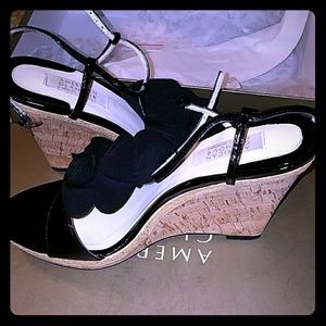 Badgley Mischka Wedges American Glamour